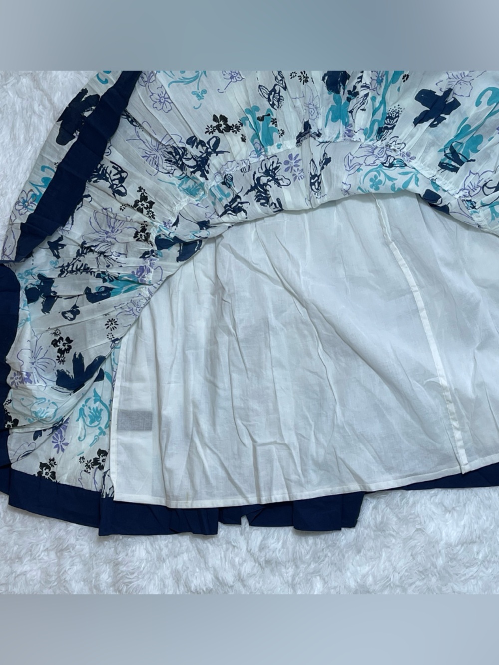 CHAUDRY KC White Floral Tiered Casual Sundress with Teal and Navy Accents - Picture 14 of 15